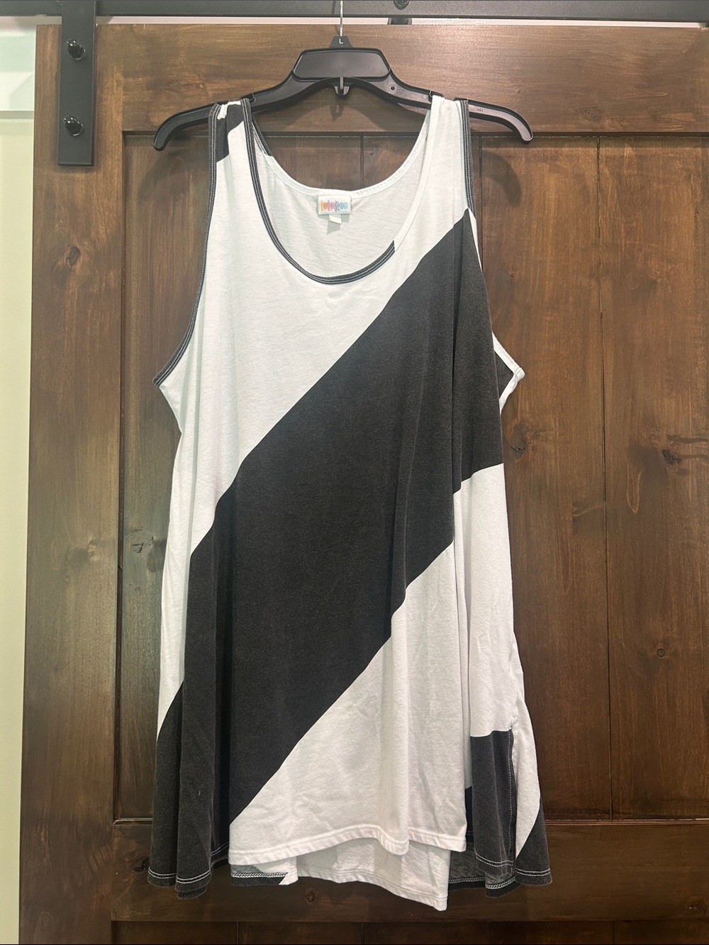E414 LuLaRoe Black and White Diagonal Stripe Tank Sz. 3XL